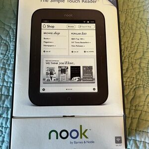 Barnes & Noble Nook Simple Touch Reader - Black